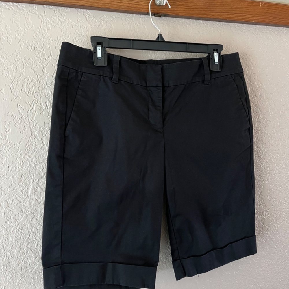 Ann Taylor Black Boardwalk Shorts With pockets, Size 8 - Picture 3 of 6